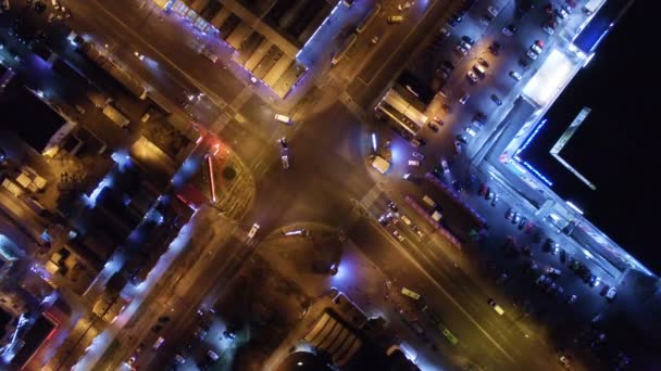 Luchtfoto naar Night City Crossroads — Stockvideo