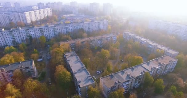 Outono vista aérea para área residencial em Kharkiv, Ucrânia — Vídeo de Stock