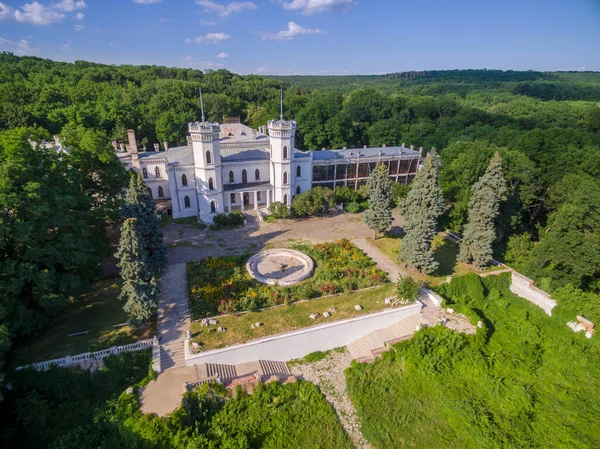 Antigo palácio abandonado em Sharivka, região de Kharkiv — Fotografia de Stock