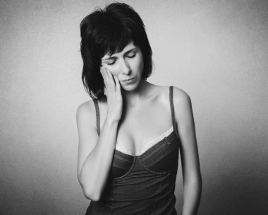 Kadın bir diş ağrısı vardır