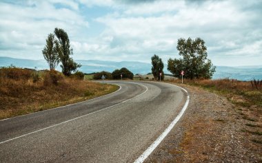 Yol Gürcü dağlarda. Caucasus