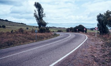 Yol Gürcü dağlarda. Caucasus