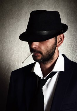 Retro adam şapka ve sigara