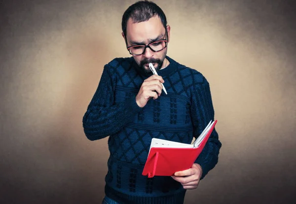 Homem Barbudo Engraçado Com Caderno — Fotografia de Stock