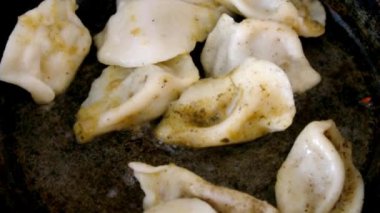 Tavada kızarmış köfte