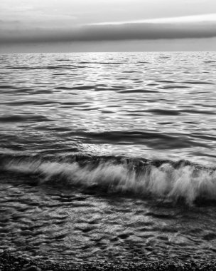 Siyah beyaz akşam soyut deniz suyu