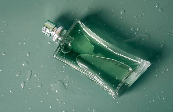 Perfume bottle closeup with drops — Stock Photo, Image