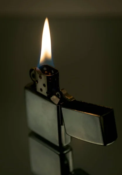 Artystyczne żelazo zapalniczki zbliżenie — Zdjęcie stockowe