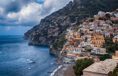 İtalya'da seyahat. Deniz ile Amalfi sahil