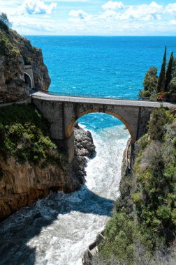 İtalya'da seyahat. Deniz ile Amalfi sahil