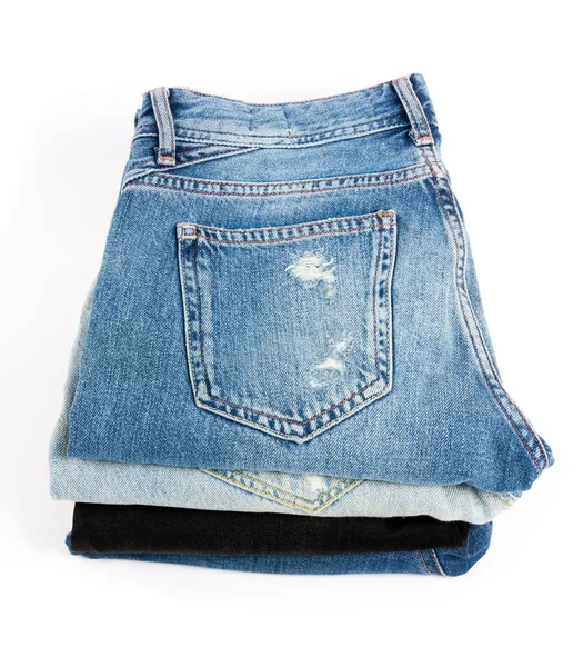 Jeans stack på den vita — Stockfoto