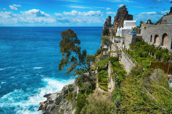 Reizen in Italië. Amalfi kust met de zee — Stockfoto