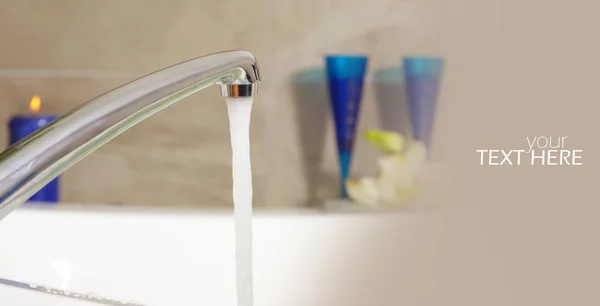 Grifo de agua en el salón de spa con espacio para copiar —  Fotos de Stock