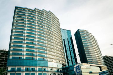 Batum. Gürcistan - 25 Eylül 2020: Batumi 'deki modern konut altyapısı. Georgia