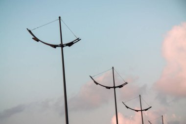 Dışarıdaki fenerlerin sırası.