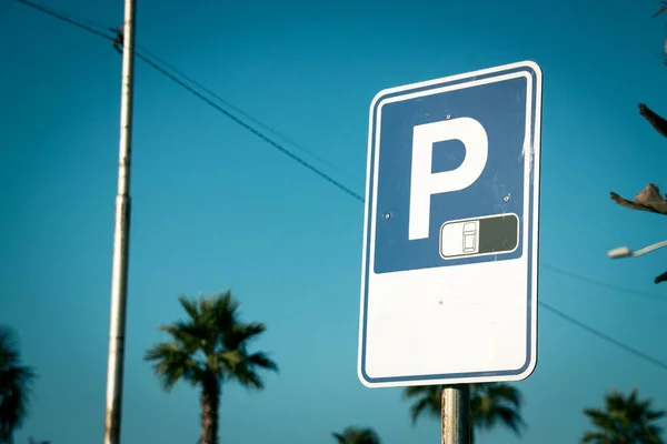 Detailní Záběr Parkovací Značku Městě — Stock fotografie