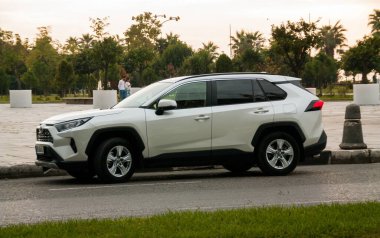 Batum. Gürcistan - 30 Eylül 2020: Toyota SUV Batumi Caddesi