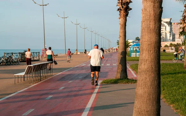 Det Batumi Georgien September 2020 Människor Boulevarden Batumi Resort Georgien — Stockfoto