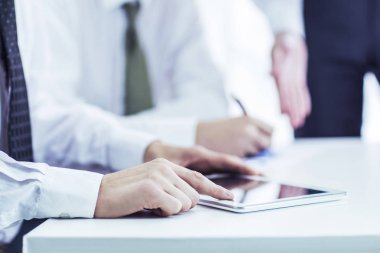 iş takım mali zamanlamasıyla şirketlerinin geliştirme çalışma dijital tablet kullanma