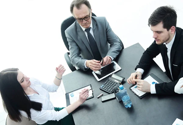 Desde la parte superior view.business equipo discutir un problema con un negocio . — Foto de Stock