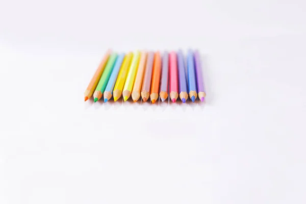 Jeu de crayons de couleur .isolated sur un blanc — Photo