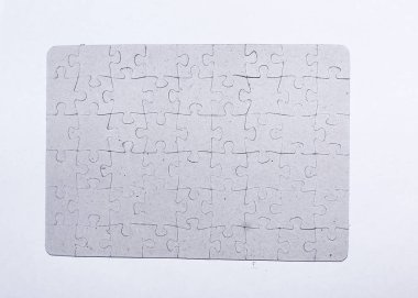 yakın up.blank kalkan puzzle parçaları beyaz arka plan üzerinde toplandı.