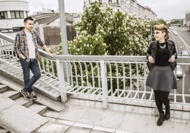 Gençler belirlenen yerde duran bir araya gelmesi bekleniyor