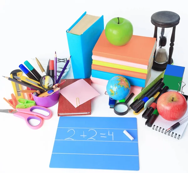 Blad met formule, krijt en school supplies geïsoleerd op witte achtergrond — Stockfoto