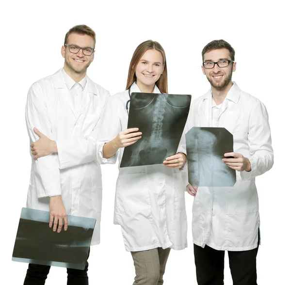 X-rays.isolated beyaz ile gülümseyen Doktor Grup — Stok fotoğraf