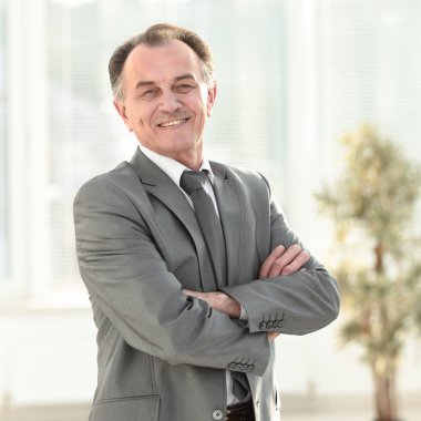 modern ofis başarılı bir olgun işadamı portresi