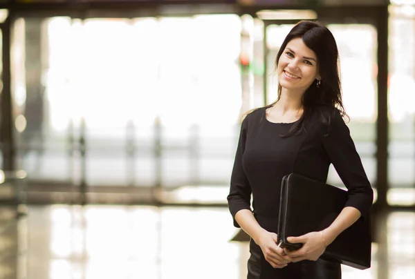 Successful business woman with documents on the background of a spacious office. — Stock Photo, Image