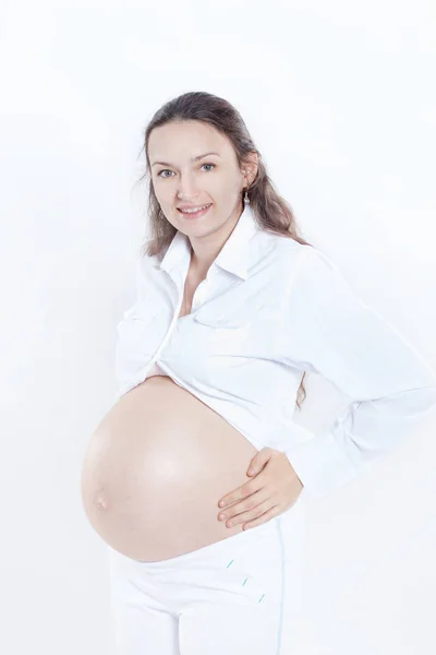 Retrato de mulheres jovens grávidas empresas. isolado em um branco — Fotografia de Stock