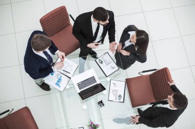  başarılı iş takım pazarlama grafik çalışma toplantısında tartışıyor