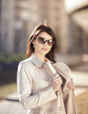 Yakın çekim el sıkışma işyerinde ofiste iş ortakları.