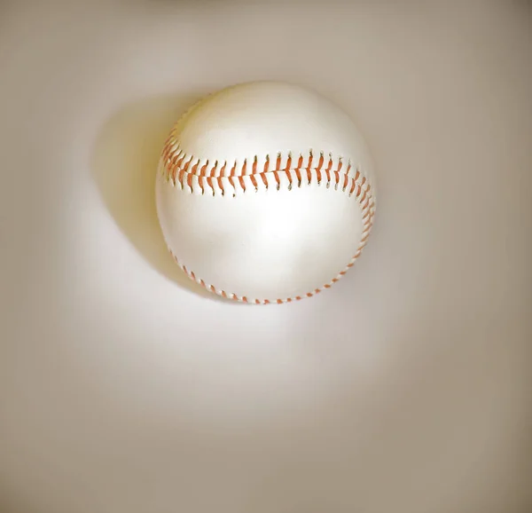 Baseball bollen .isolated på en vit bakgrund . — Stockfoto