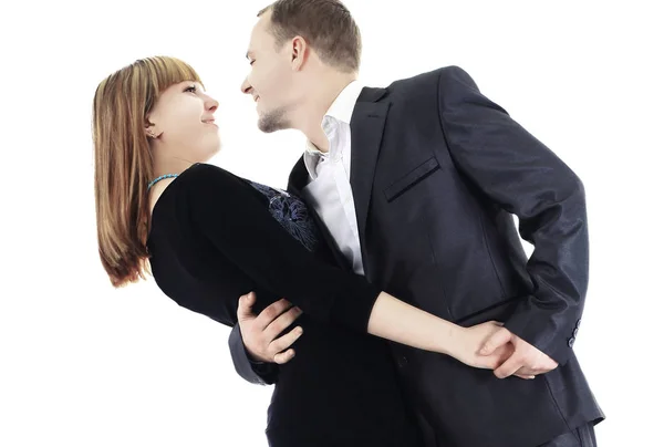 Foto de casal feliz abraçando uns aos outros e olhando para o lado — Fotografia de Stock