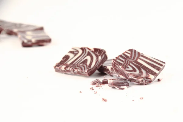 Sluit up.caramel chocoladedessert .isolated op white.photo met — Stockfoto