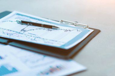 Çizimler ve grafikler başarılı iş, businessman.accounting İşyeri