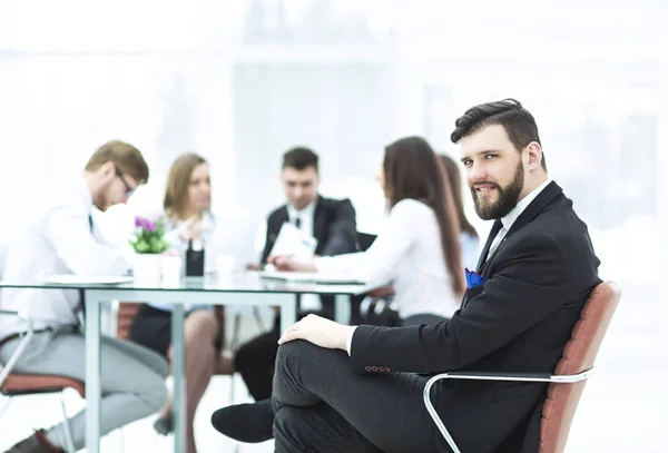 Finanzmanager Des Unternehmens Auf Dem Hintergrund Des Arbeitstreffens Des Geschäftsteams — Stockfoto