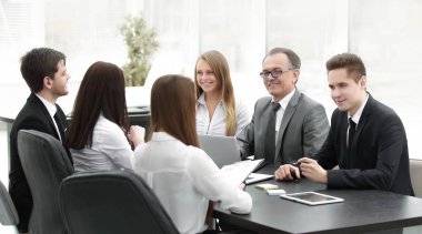 iş takım bir atölye ofiste tutar.