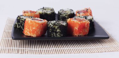 Sushi seti - Maki sushi ve chopsticks bir b farklı