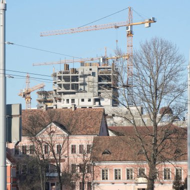 sokağımız gökyüzünde büyük modern bir şehir