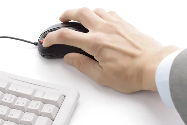 Primer plano. hombre trabajando en un viejo teclado — Foto de Stock