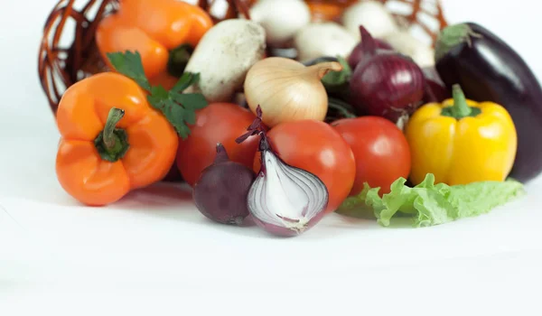 Closeup.useful vegetables.isolated sobre un fondo blanco — Foto de Stock