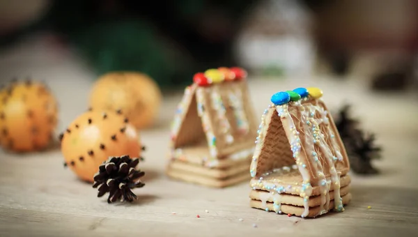 Weihnachtsküche. Hintergrundbild Cookies und Orangen auf der — Stockfoto