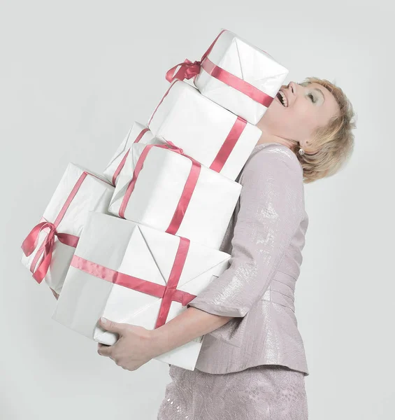 Primer plano de mujer con un montón de cajas de regalo . —  Fotos de Stock