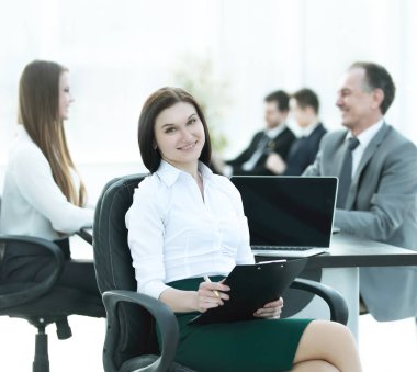 genç iş kadını ile iş takım arka planda Pano