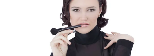 Stylische junge Frau mit Pinsel für Make-up — Stockfoto