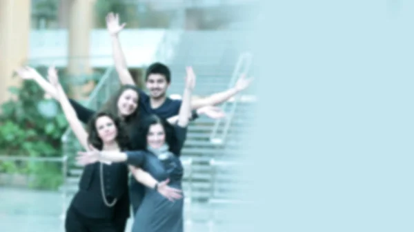 Porträtt av framgångsrik verksamhet team i bakgrunden av kontoret i oskärpa — Stockfoto