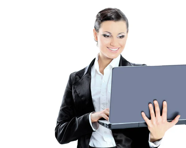 Vacker affärskvinna håller laptop. — Stockfoto